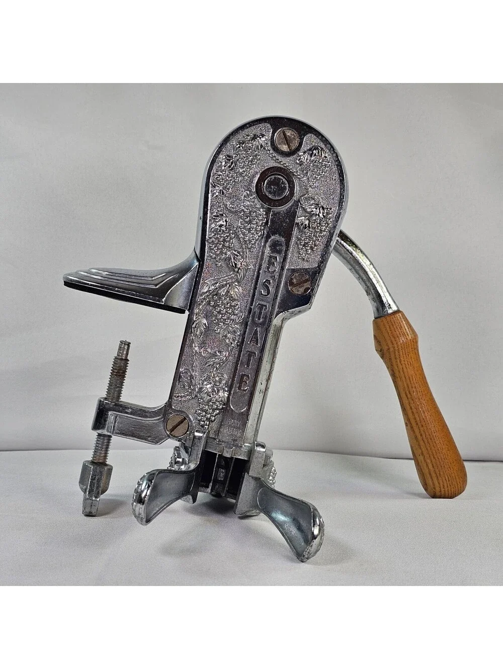 Estate Wine Opener Vintage Countertop Mount Corkscrew Chrome Grape Embossed Wood